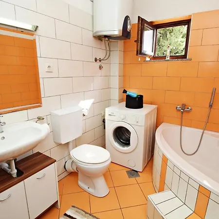 Suburb Πανσιόν 3*